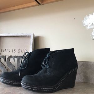 Comfy wedge booties 😁